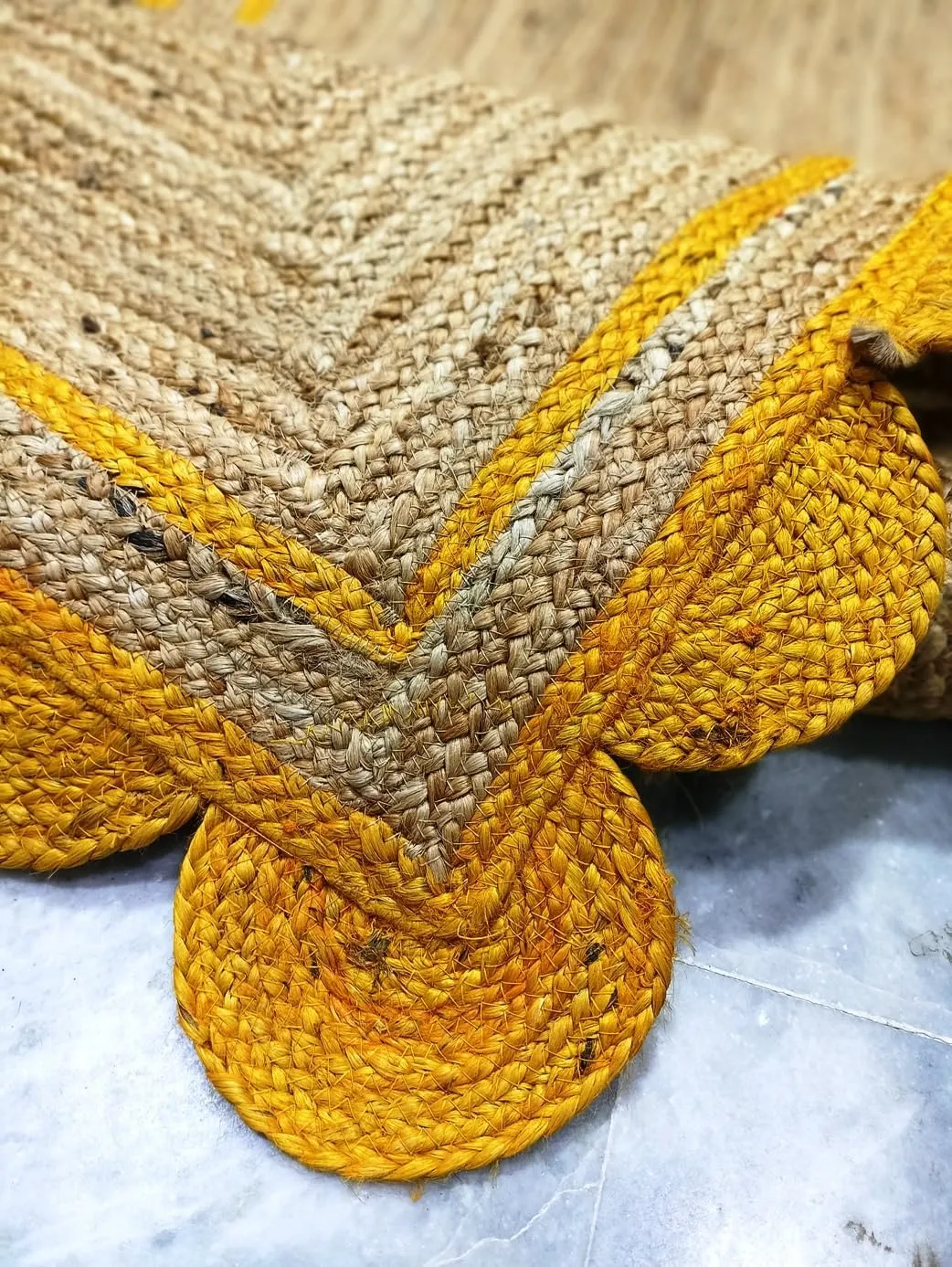 Beautiful Indian Handmade Braided Natural Jute with Yellow Scalloped Design Area Rug, Home Décor Rug Size - 2.6 x 9 Feet (78 cm x 270 cm)