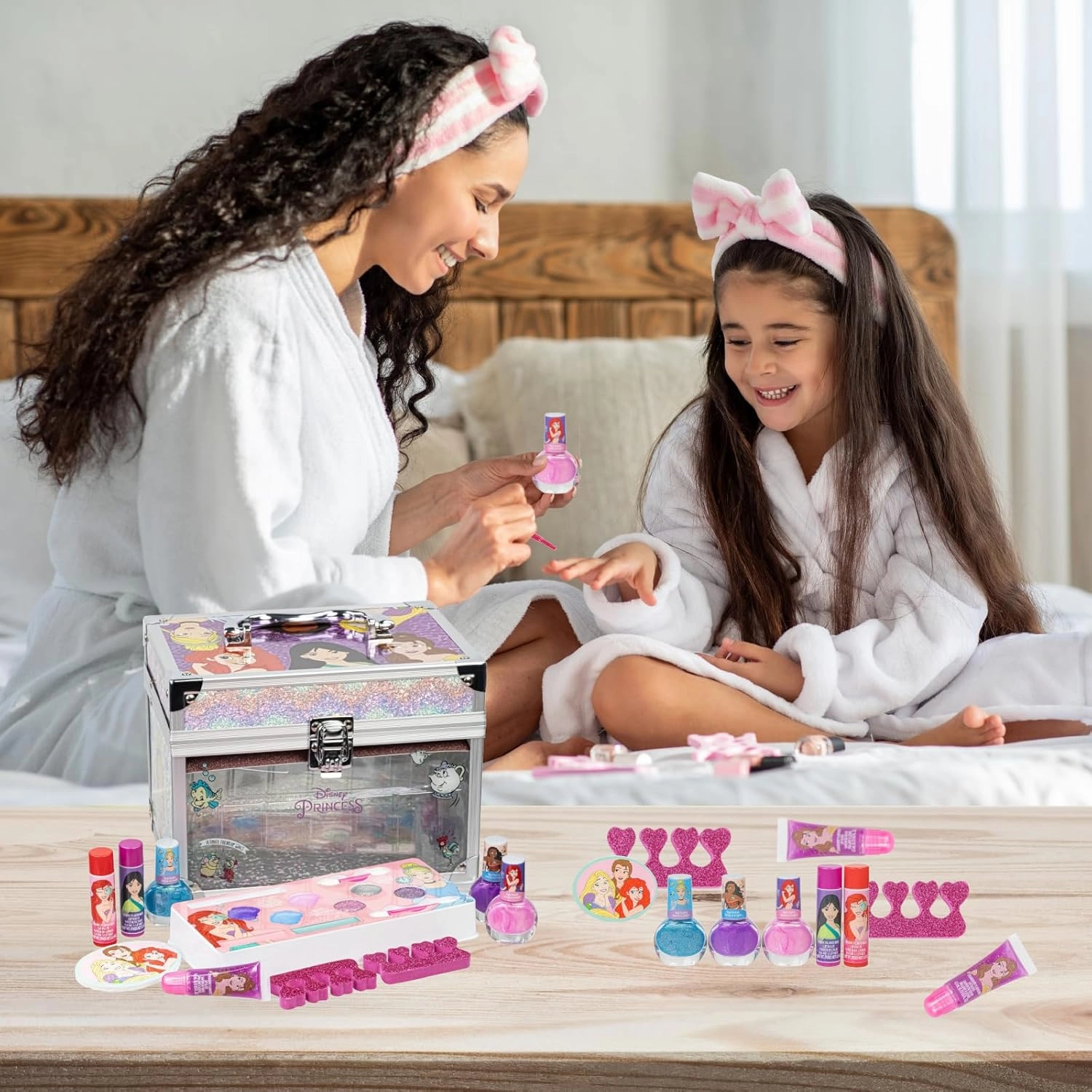 Disney Princess Train Case Beauty Set, Kids Makeup Kit for Girls, Real Washable Makeup Set, Play Makeup, Party Favor, Birthday, Ages 3 4 5 6 7 8 9 10 11 12 by Townley Girl