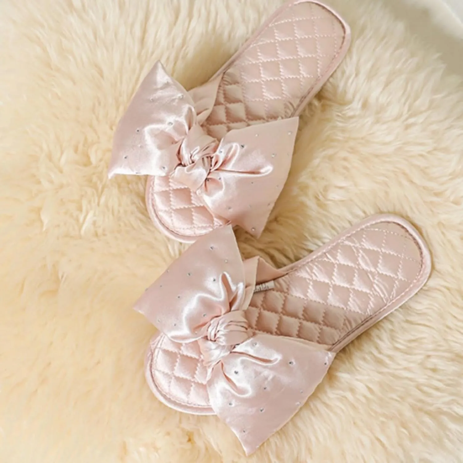 Flat Slippers Satin Sweetheart Bow Elegant Rhinestone Pure Color Bridal Flips Hand Sewn Comfortable Bridemaids Hotel Slides Bridal Shower Gifts for Wedding Home Flops