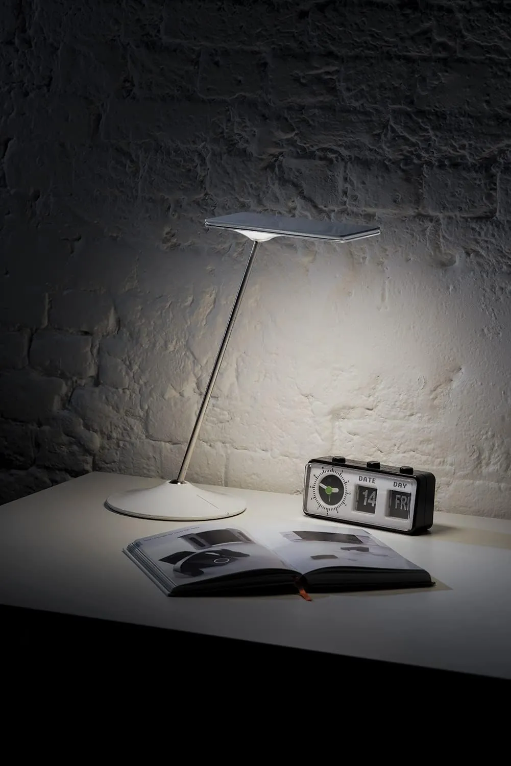 Humanscale Horizon 2.0 LED Task Light - Morning Pink (High-Gloss)