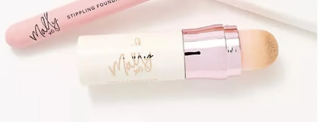 Mally The Plush Pen Brightening FOUNDATION - Buildable, Lightweight Coverage - Shade: Medium .7 oz