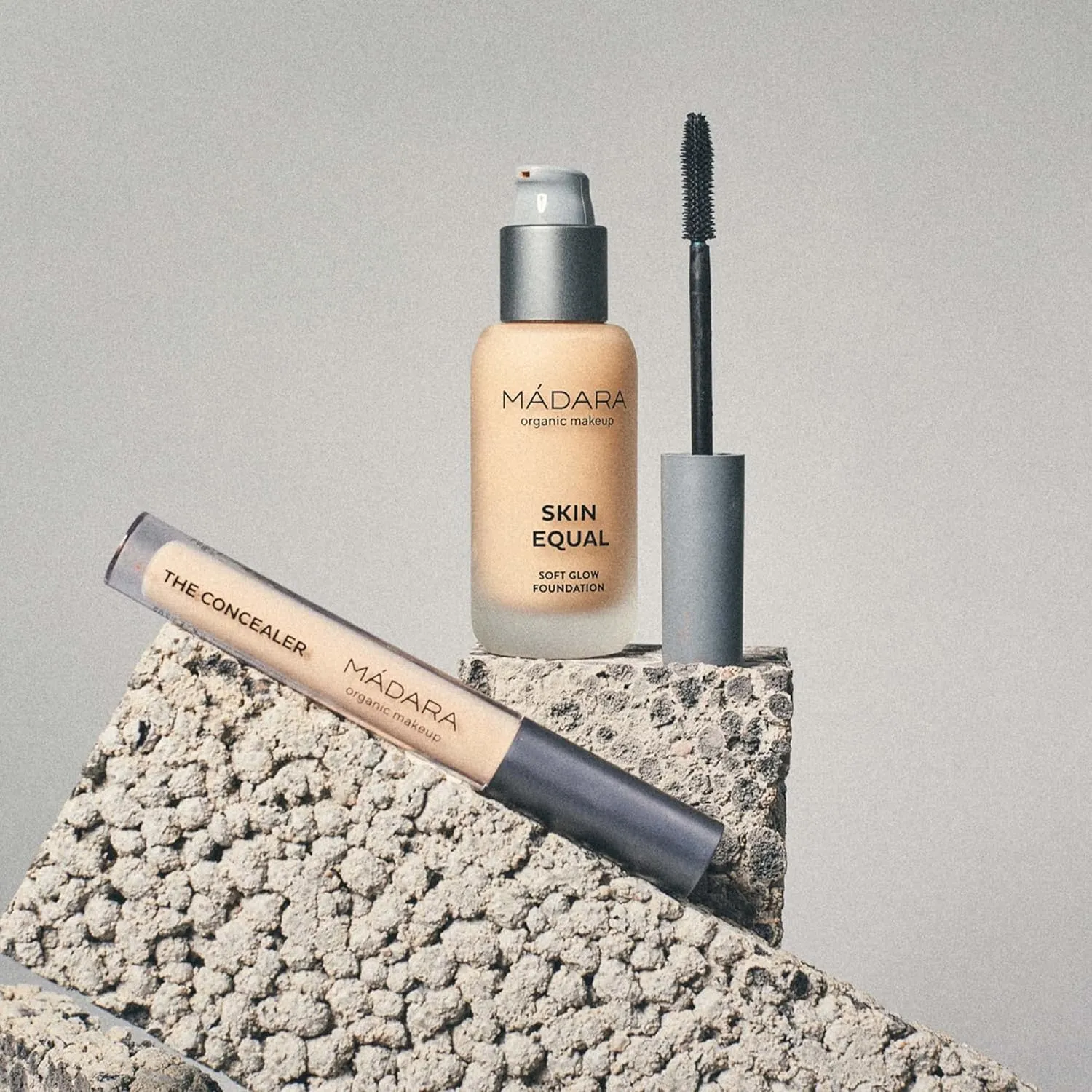 MÁDARA Organic Skincare | Skin Equal Soft Glow Foundation SPF15 IVORY 20-30ml, Mineral foundation with hyaluronic acid, Buildable medium coverage, Dewy foundation, Vegan, COSMOS natural certified