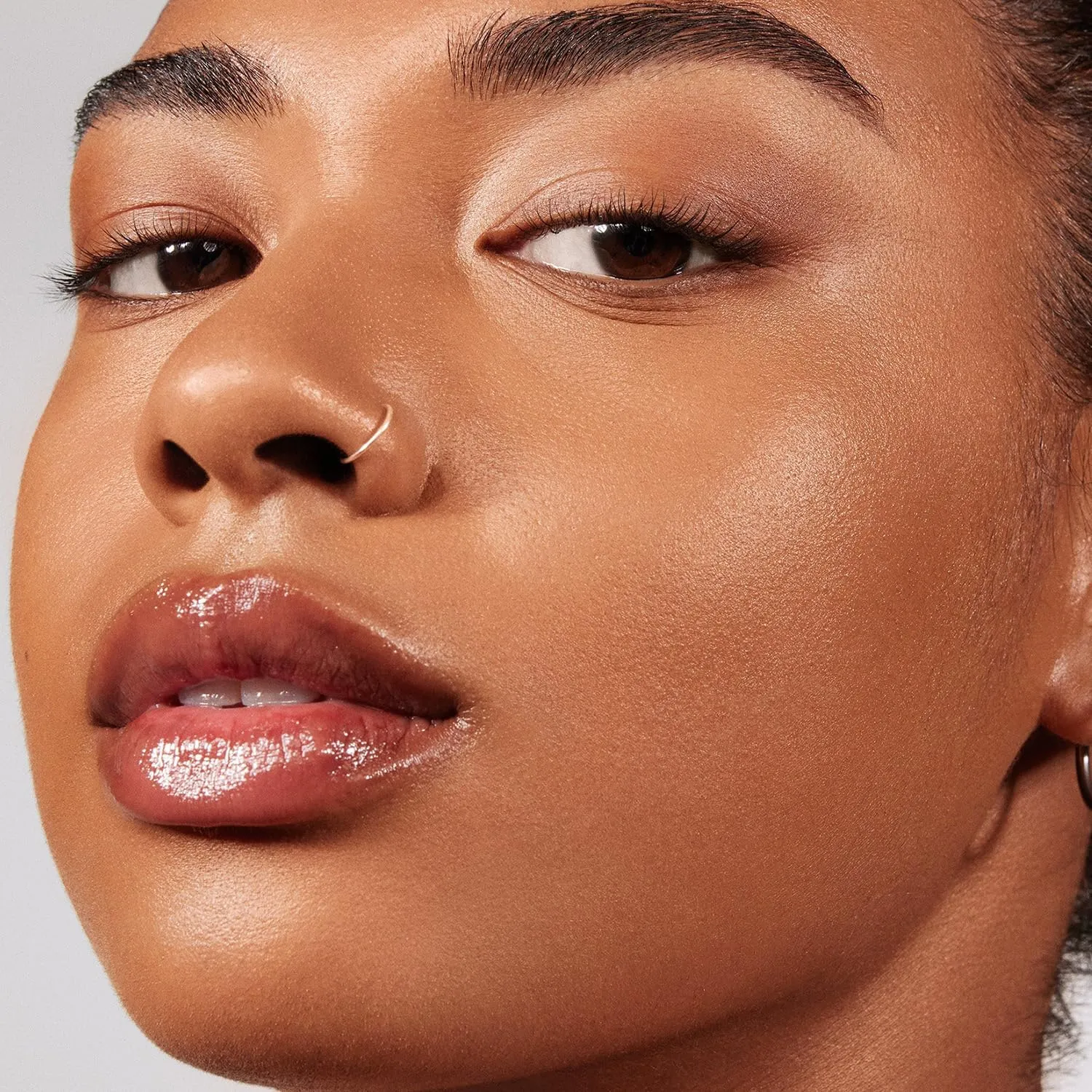 Morphe Lightform Liquid Foundation - Extended Hydration Foundation Makeup with a Lasting, Natural Radiant Finish - Long-Wearing Formula with Buildable, Medium Coverage - Rich 25N (1.01 fl oz)