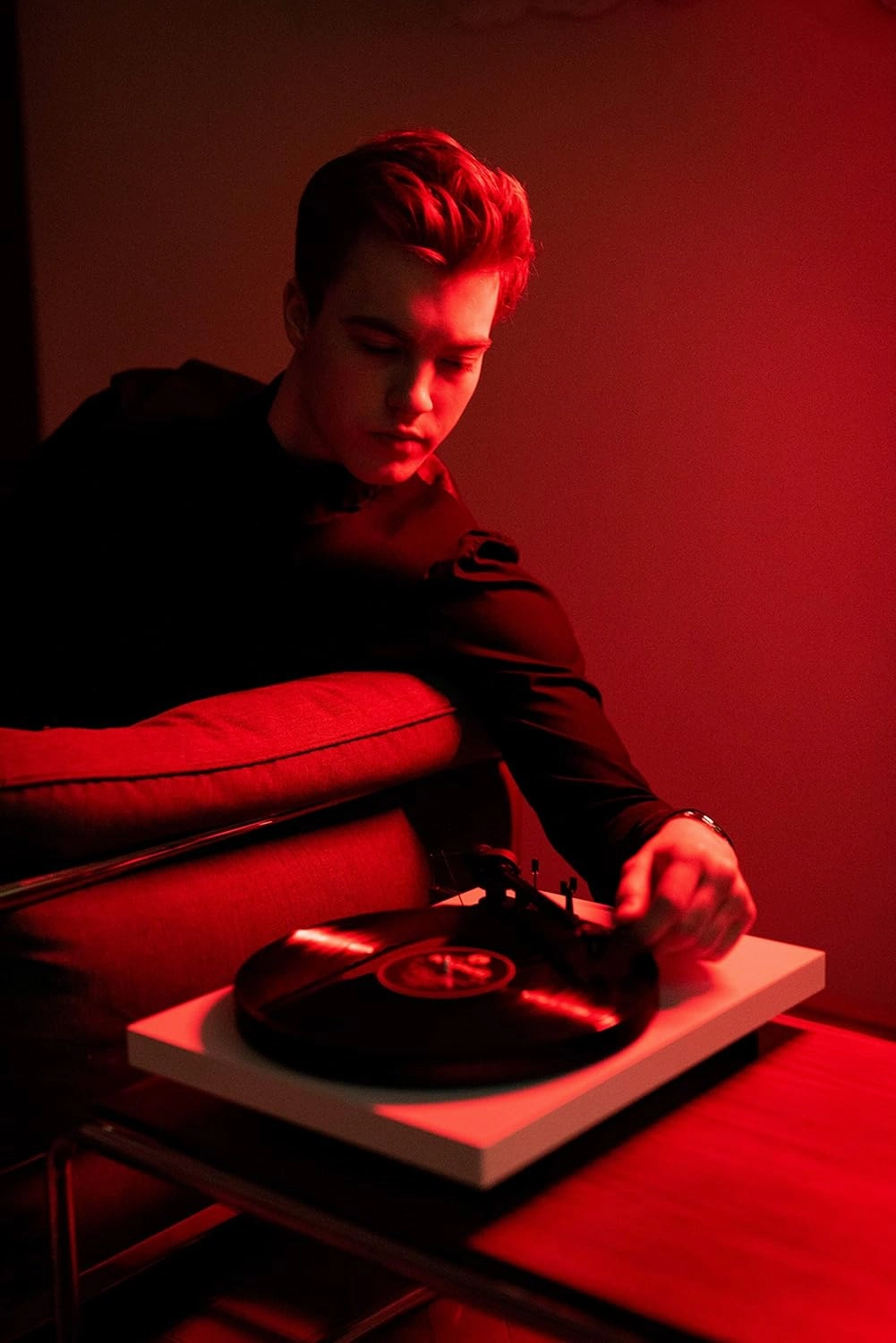 Pro-Ject Debut Carbon EVO, Audiophile Turntable with Carbon Fiber tonearm, Electronic Speed Selection and pre-Mounted Sumiko Rainier Phono Cartridge (High Gloss Red)
