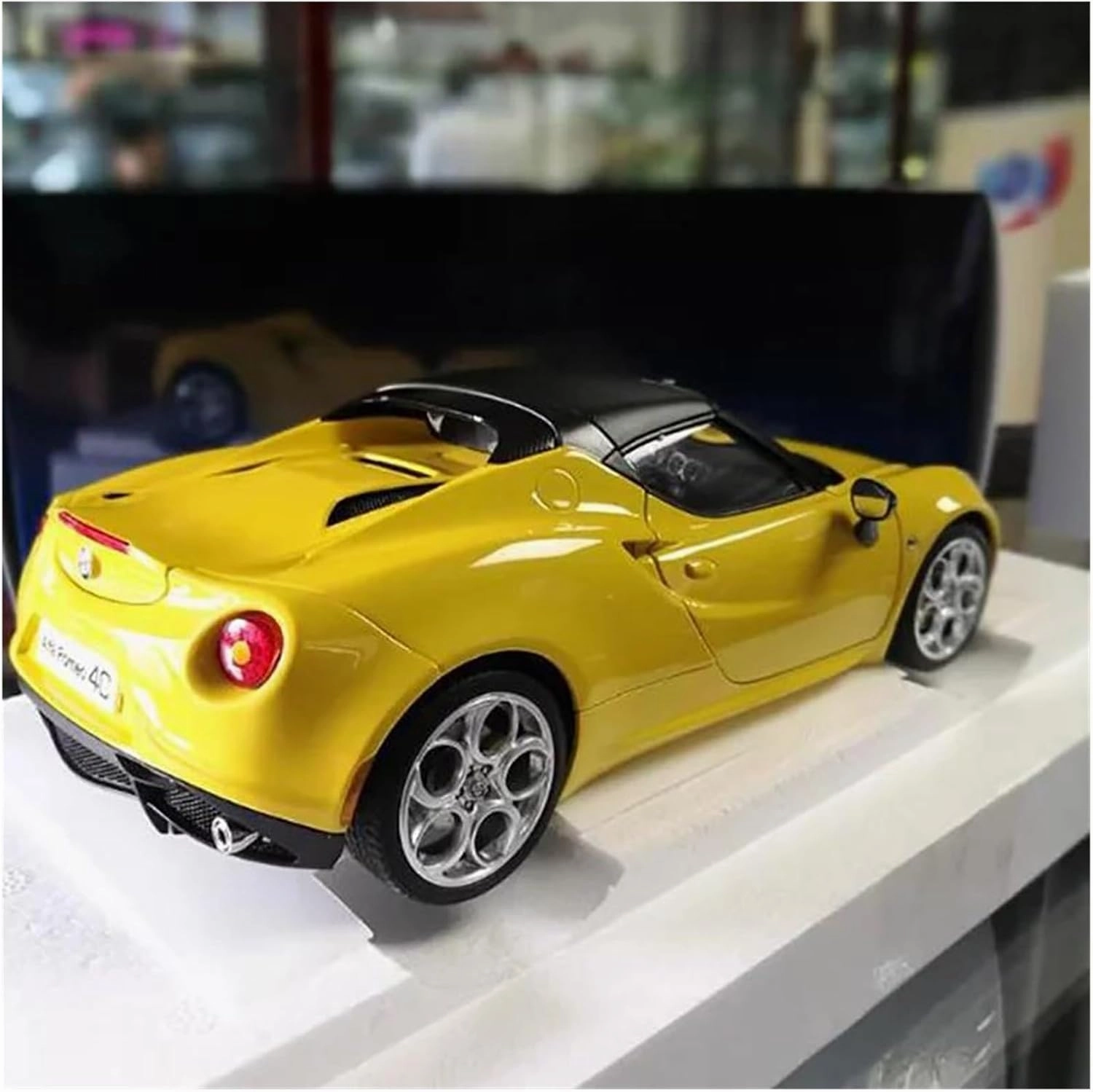 Sports car Metal Model Diecast Scale 1/18 for 4C Spider Car Model Simulation Vehicle Model Toys Collection Decoration Display for Home Décor(Red)